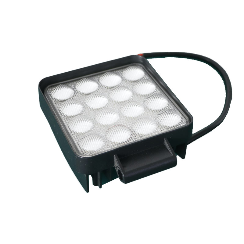 Feux de travail 48W Carré IP67 Blanc 6000K 110*110*52mm DC9-32V LB2016-2